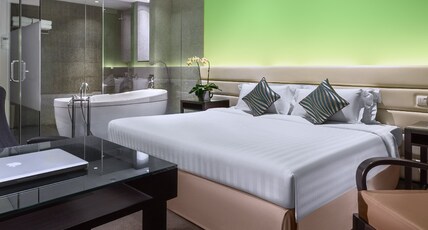 Furama RiverFront Hotel Room Type - Executive Club King or Twin with Bathtub
