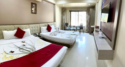 Hotel Sai Chhatra Room Type - Family Room (4 Bed) A.C.