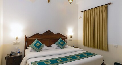 THAMLA HAVELI - Heritage Lake View Hotel Room Type - Standard Room with Fan