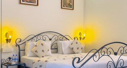 THAMLA HAVELI - Heritage Lake View Hotel Room Type - Superior King Room