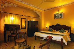 THAMLA HAVELI - Heritage Lake View Hotel
