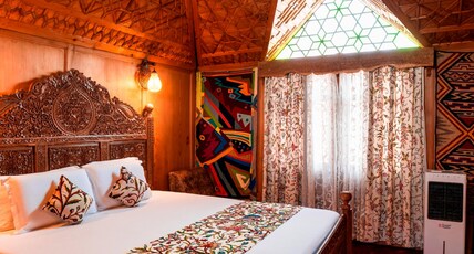 New Jacquline Heritage Houseboats Room Type - The Heritage Room