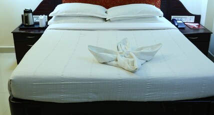 Hotel Gee Bee Palace Room Type - Standard Room Twin Bed