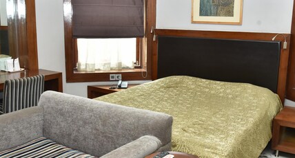 Otara (Luxury Home Stay) Room Type - Deluxe Executive