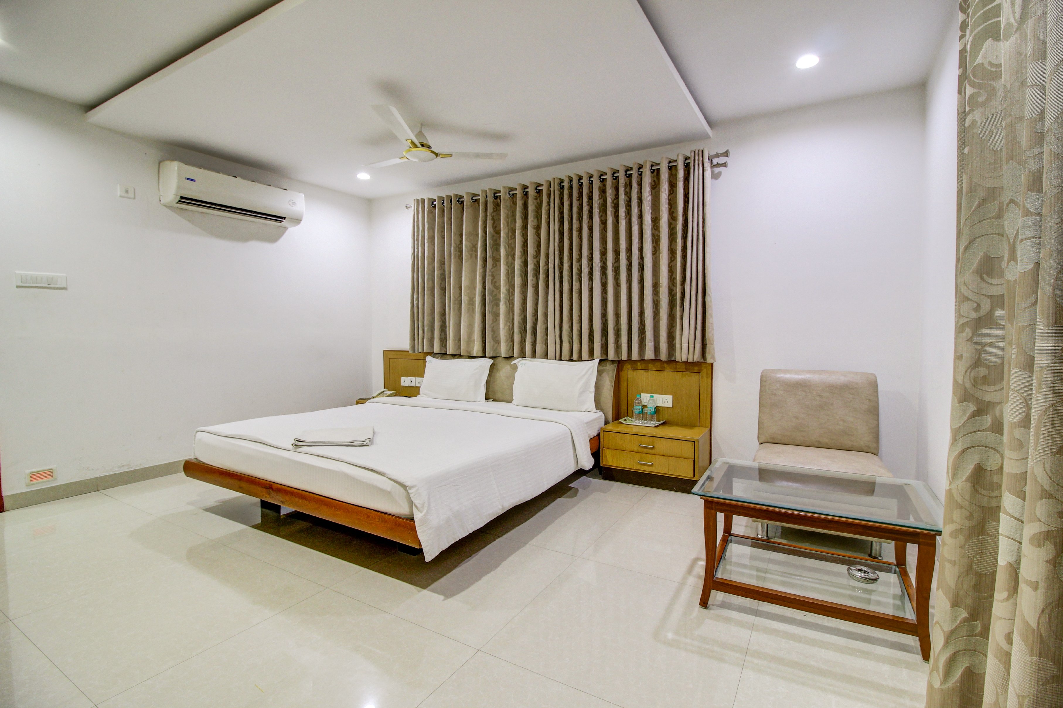 Hotel Sybaritic Suites - Tap to explore photos