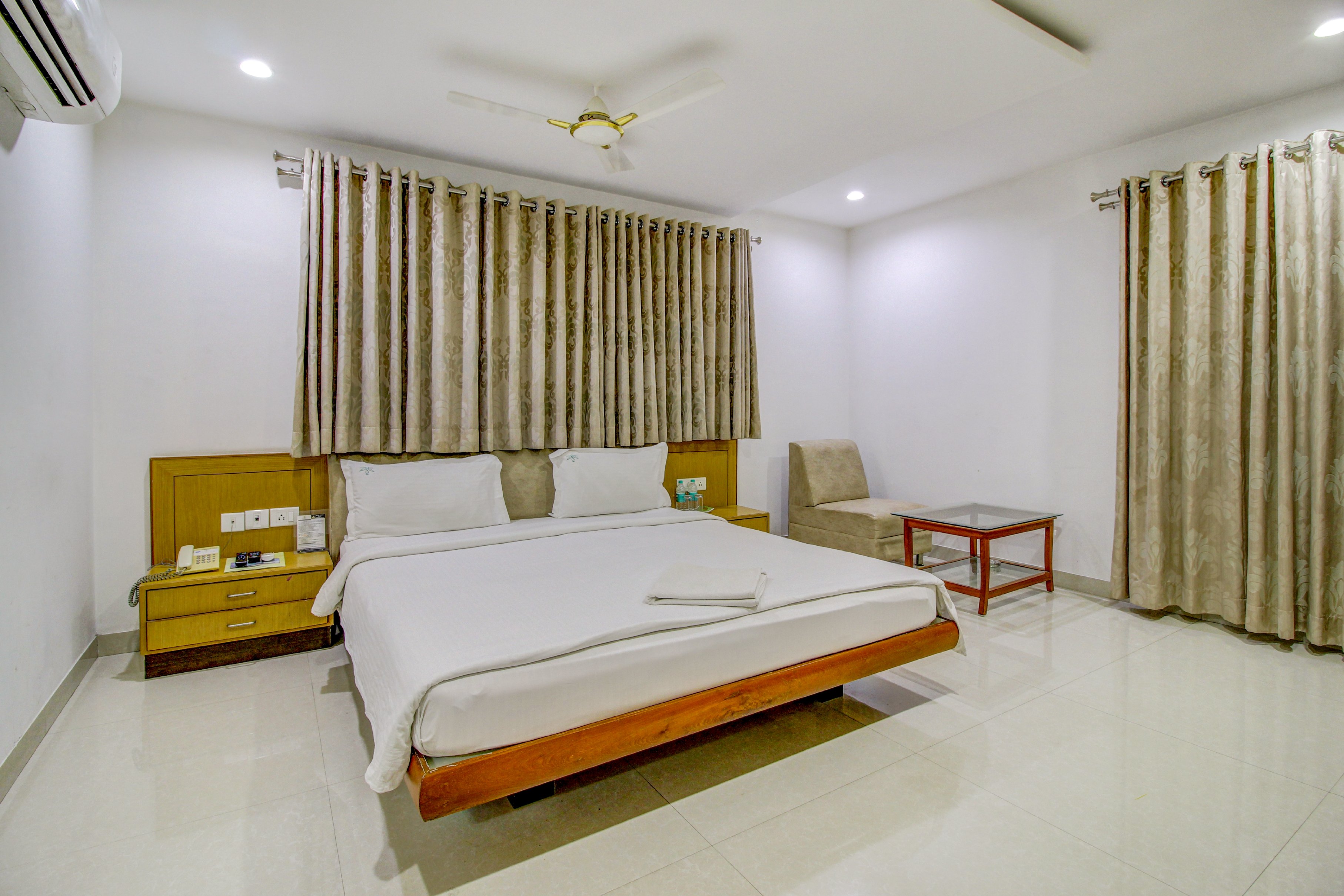 Hotel Sybaritic Suites - Tap to explore photos