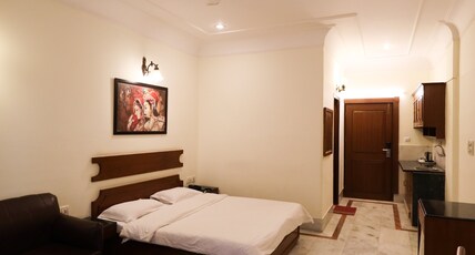 Hotel Ananda Krishna Van - Near ISKCON & Keli Kunj Ashram Room Type - Deluxe Room