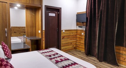 Hotel Divyansh By VRB Hotels Room Type - Premium Room with Balcony and Valley View Hotel Divyansh By VRB Hotels Room Type - Premium Room with Balcony and Valley View