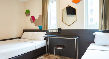 ibis budget Singapore Jasmine Room Type - Superior Room with 1 Double Bed and 1 Single Bed ibis budget Singapore Jasmine Room Type - Superior Room with 1 Double Bed and 1 Single Bed