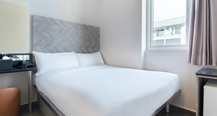 ibis Budget Singapore Dahlia Room Type - Deluxe Room with 1 Double Bed