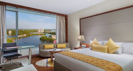 Crowne Plaza Kochi Room Type - King Standard Backwater View Non-Smoking