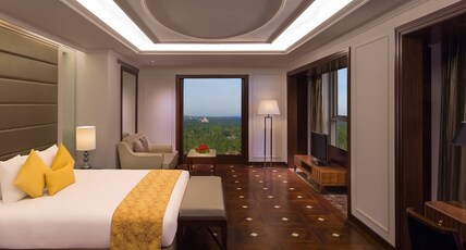 Crowne Plaza Kochi Room Type - King Presidential Suite Lounge Access