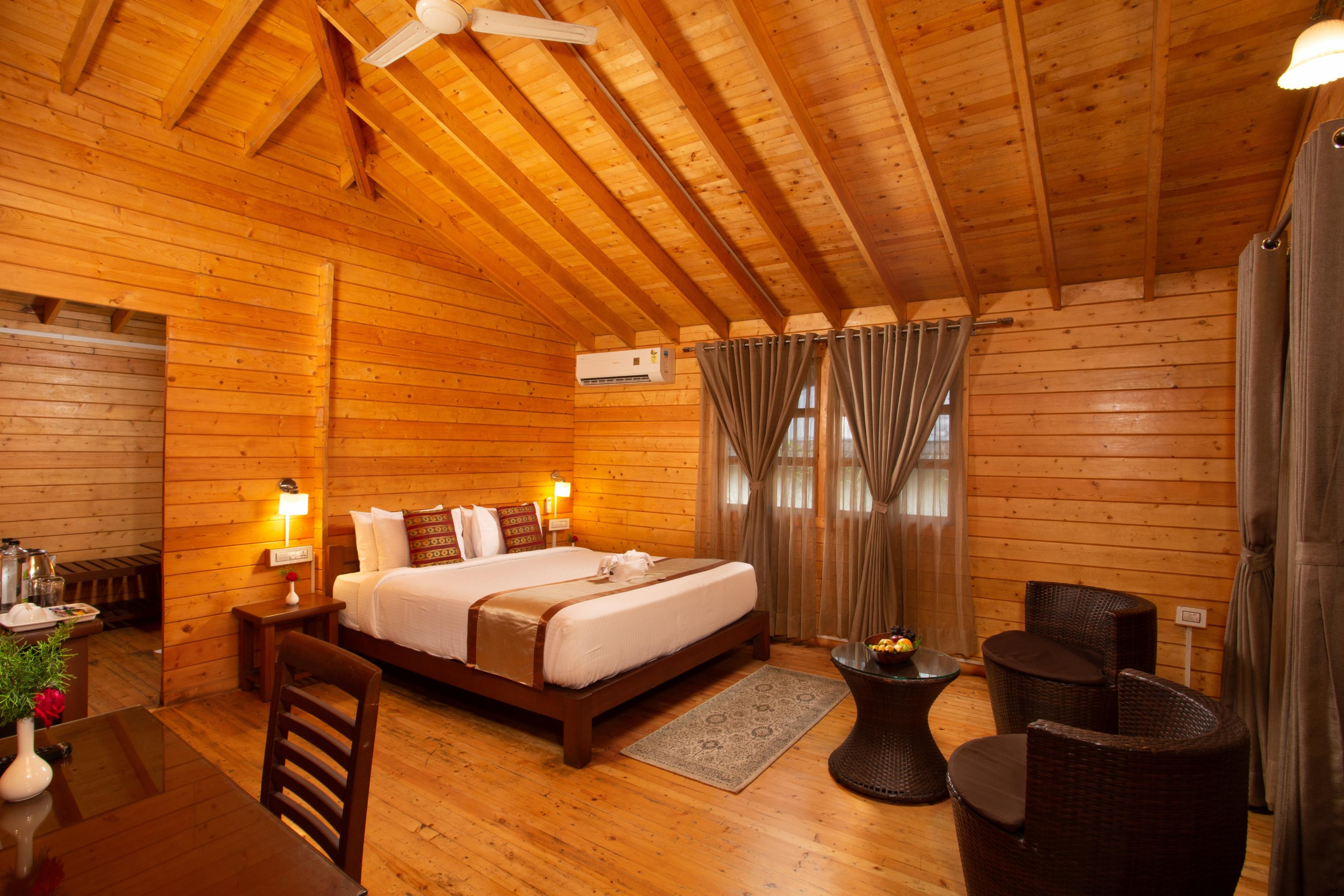 The Porcupine Castle Room Type - Wood House Cottage