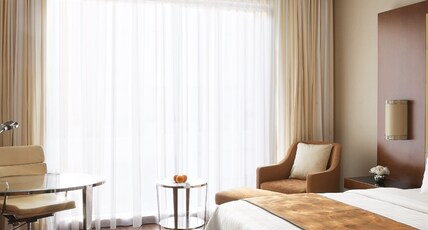 Courtyard by Marriott Kochi Airport Room Type - Deluxe King with Seating Area