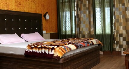 Hotel R Maidens Room Type - Deluxe Double Bed Room