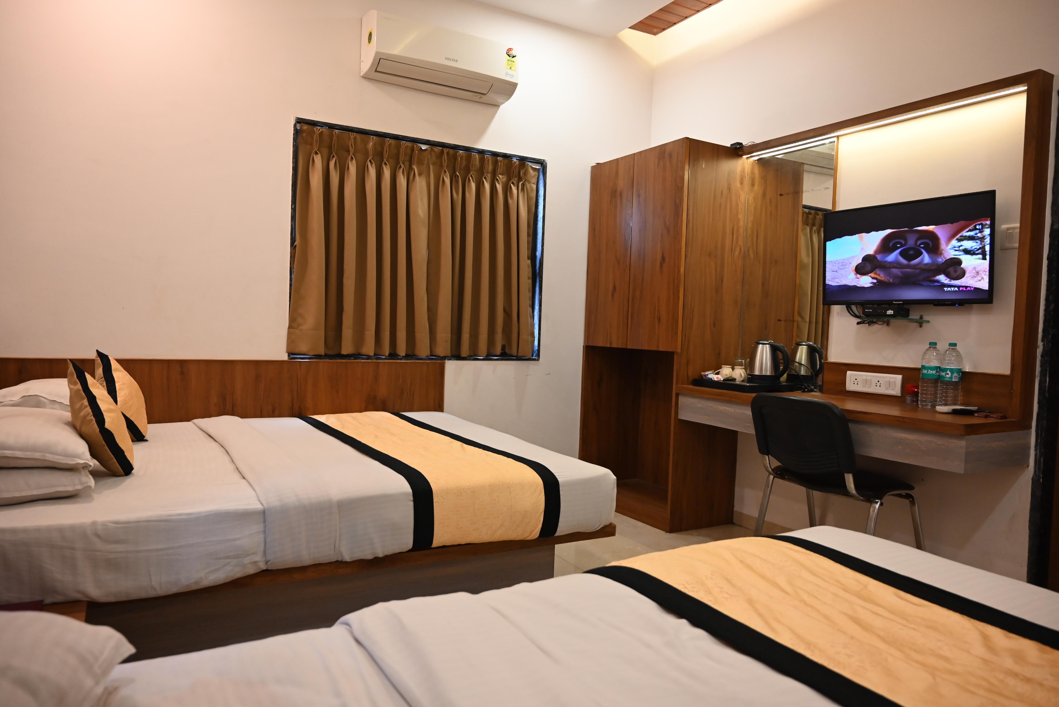 Hotel Shradha Saburi Palace - Tap to explore photos
