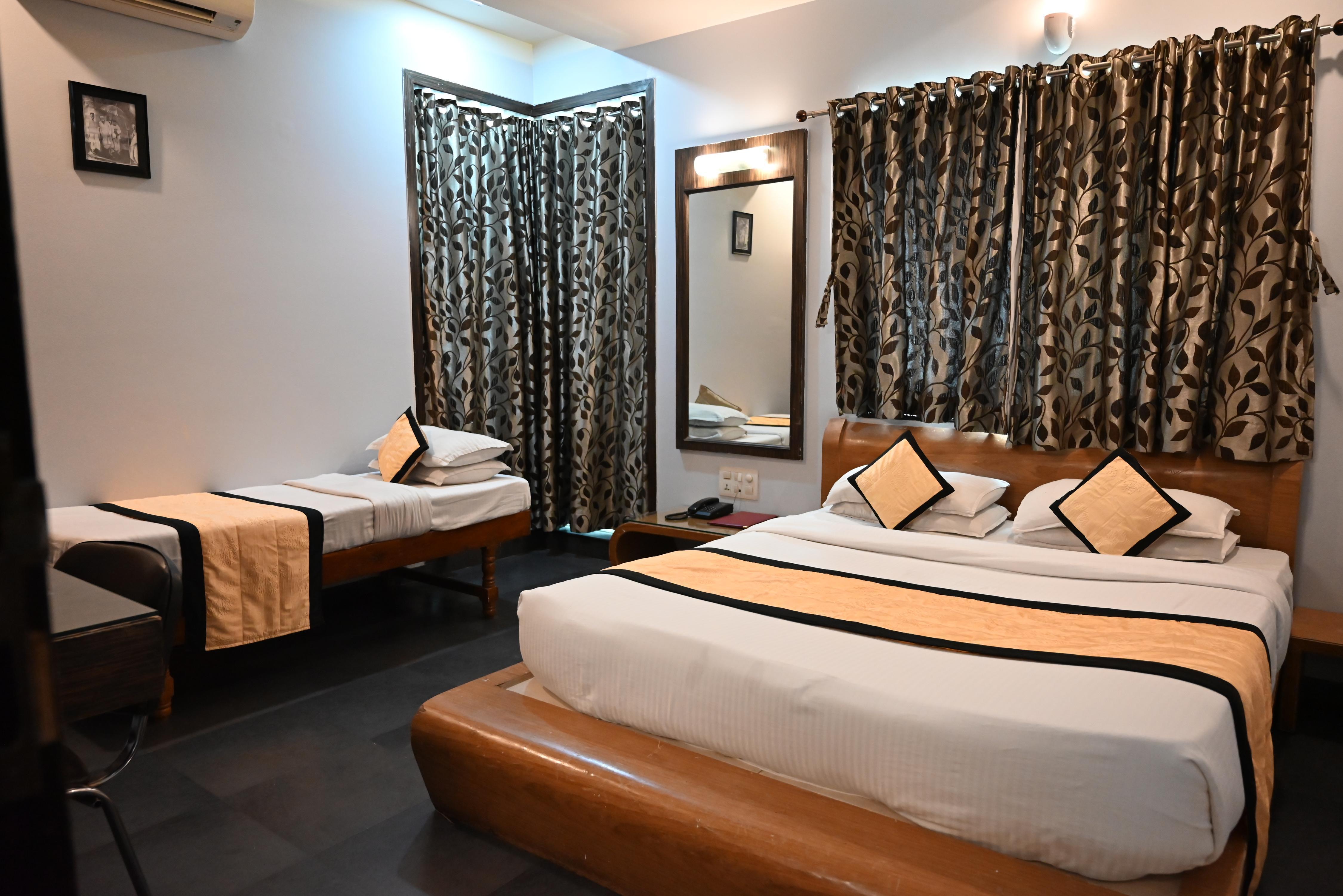 Hotel Shradha Saburi Palace - Tap to explore photos
