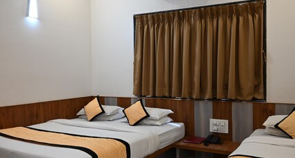 Hotel Shradha Saburi Palace Room Type - Deluxe Room A.C. Hotel Shradha Saburi Palace Room Type - Deluxe Room A.C.