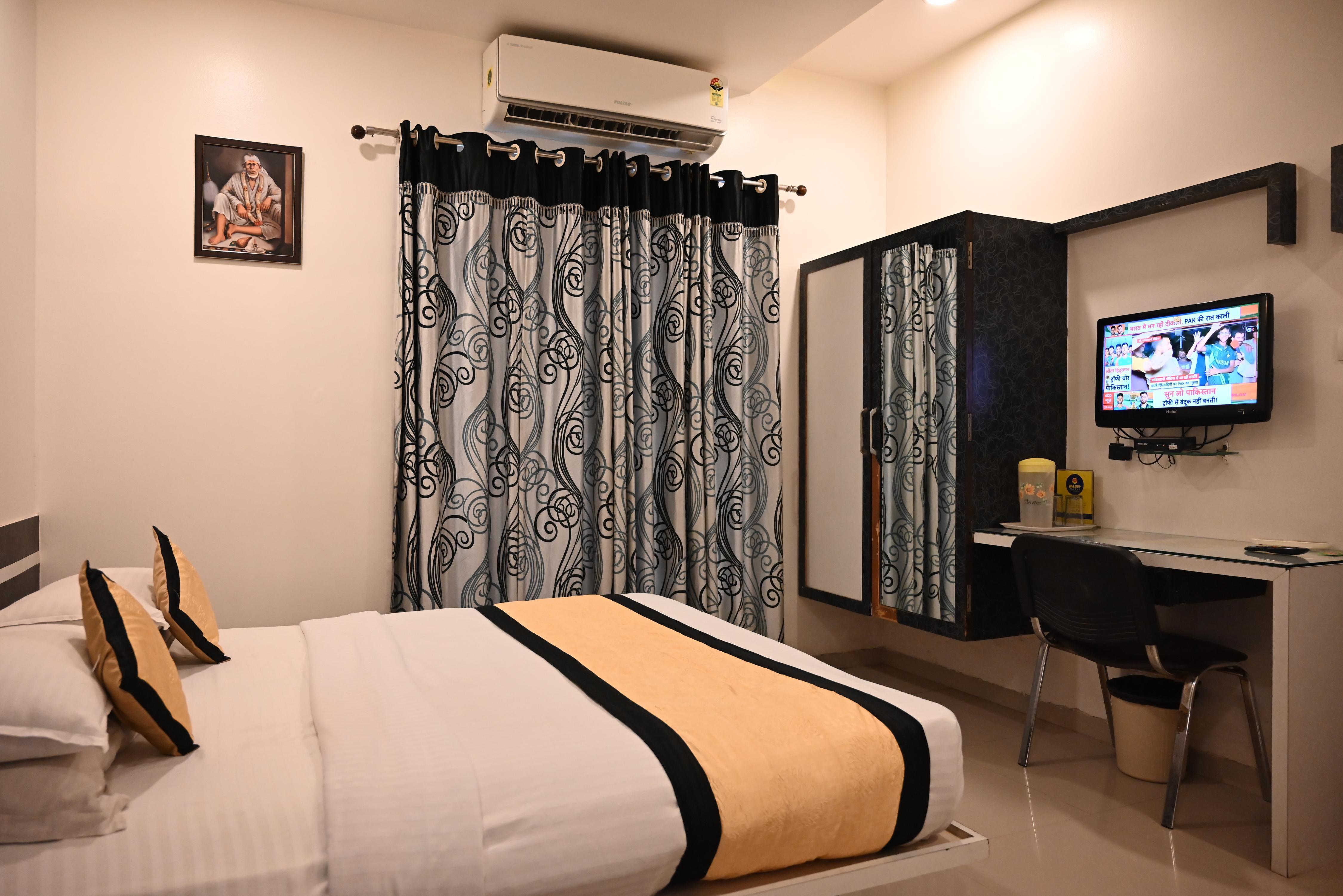 Hotel Shradha Saburi Palace - Tap to explore photos