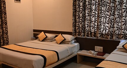Hotel Shradha Saburi Palace Room Type - Deluxe Room Non A.C. Hotel Shradha Saburi Palace Room Type - Deluxe Room Non A.C.