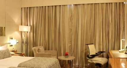 Taj City Centre, Gurugram Room Type - Superior Room Twin Bed with Bathtub