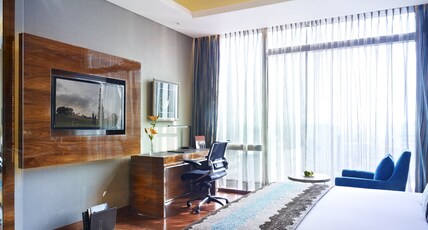 Taj City Centre, Gurugram Room Type - Luxury Room King Bed