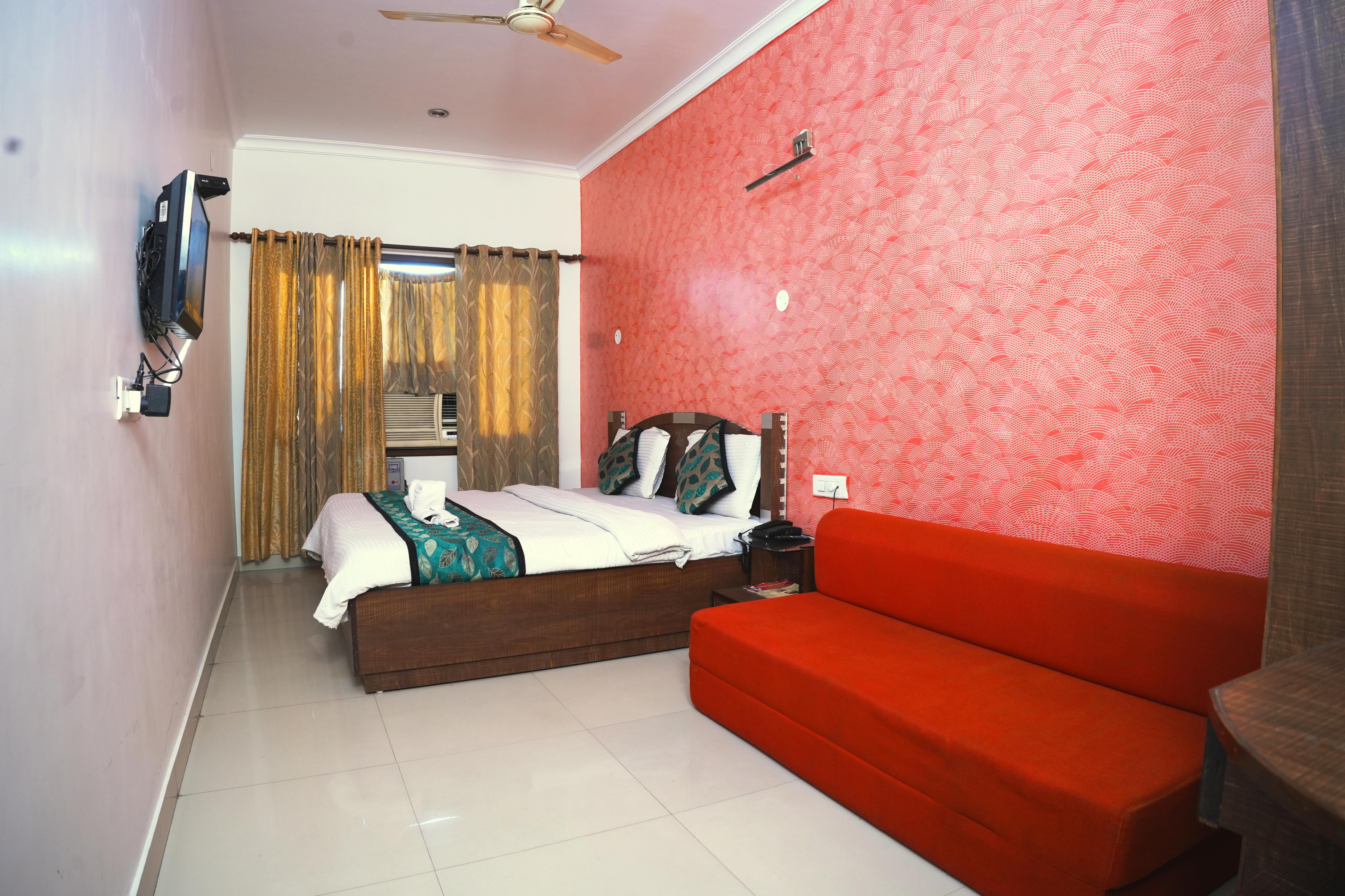 Hotel Holiday Comfort - 800 mts from Jallianwala Bagh Room Type - Family Rooms