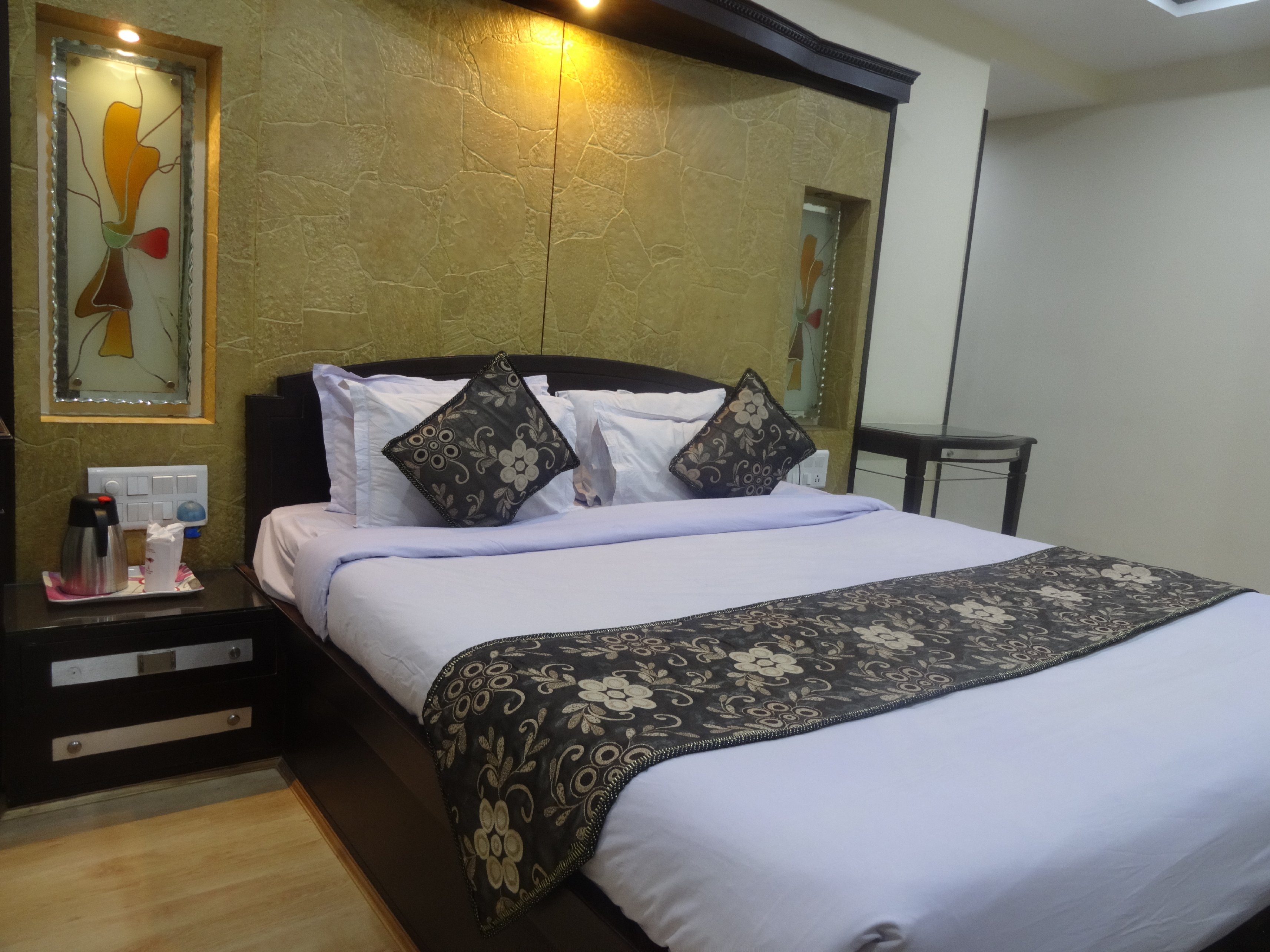 Hotel Simran (Raipur Junction) - Tap to explore photos