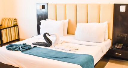 MM CONTINENTAL,MULLANA Room Type - Deluxe King