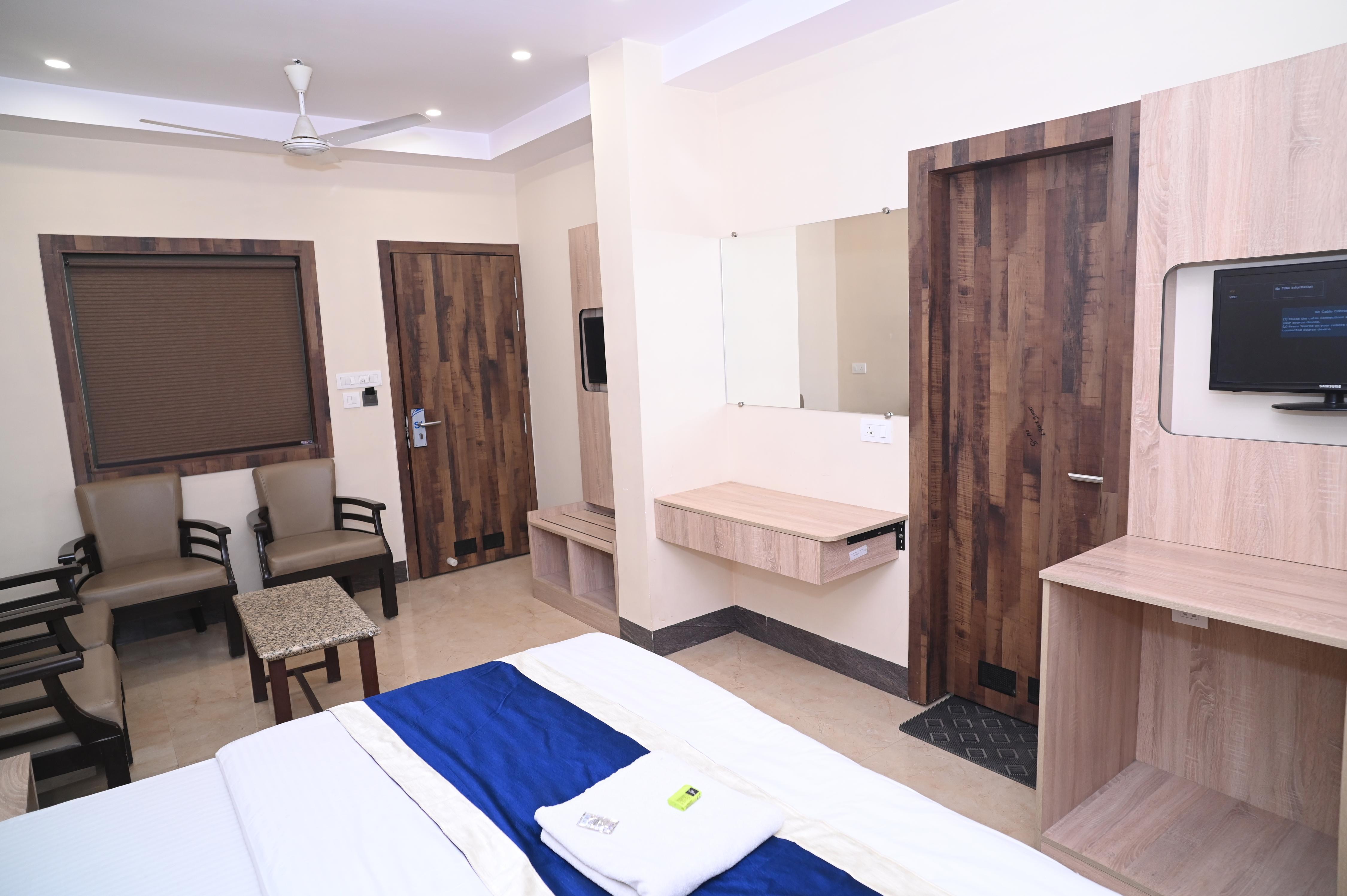 Hotel Malik Residency Room Type - Regal Suite