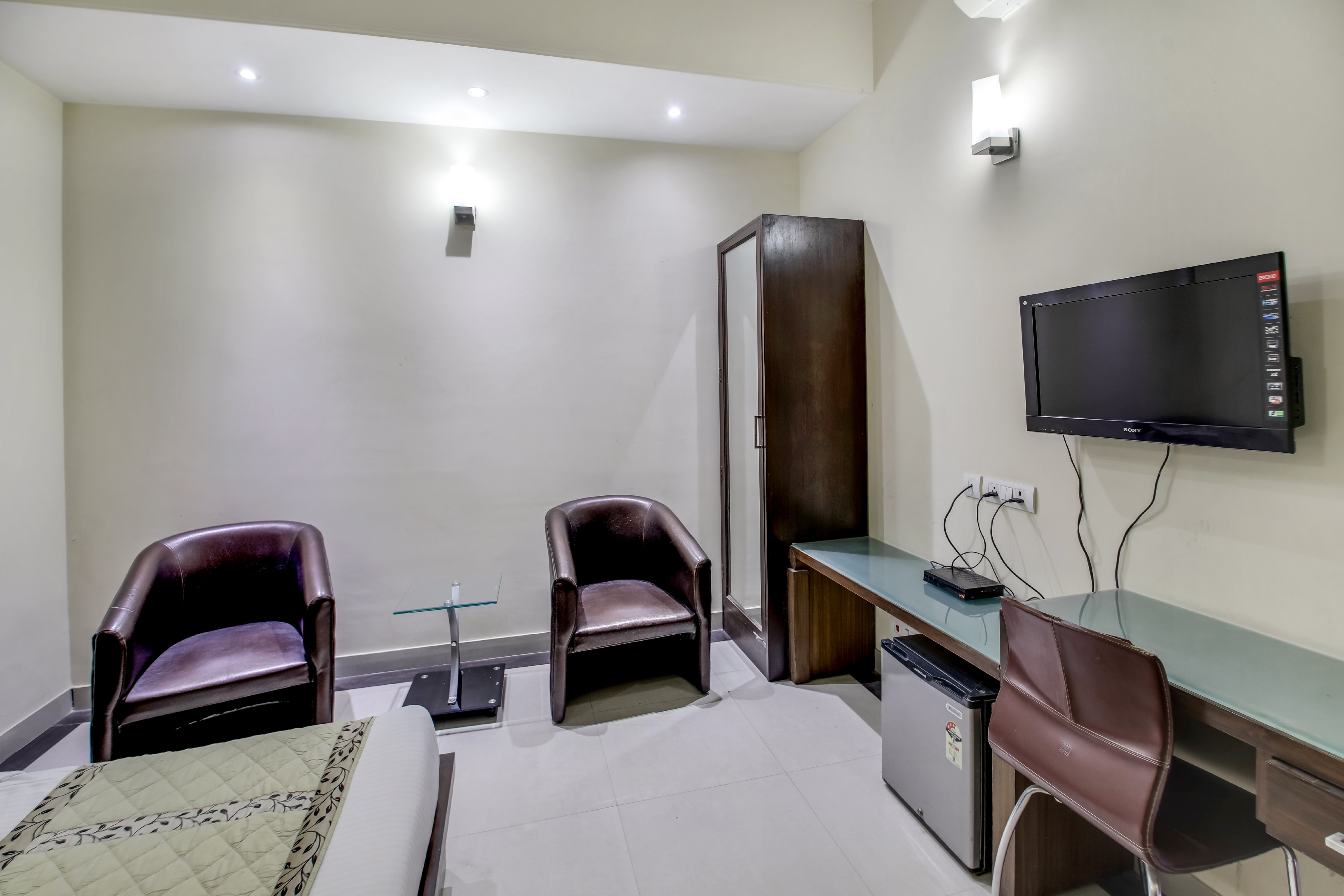 Lloyd Residency - Tap to explore photos