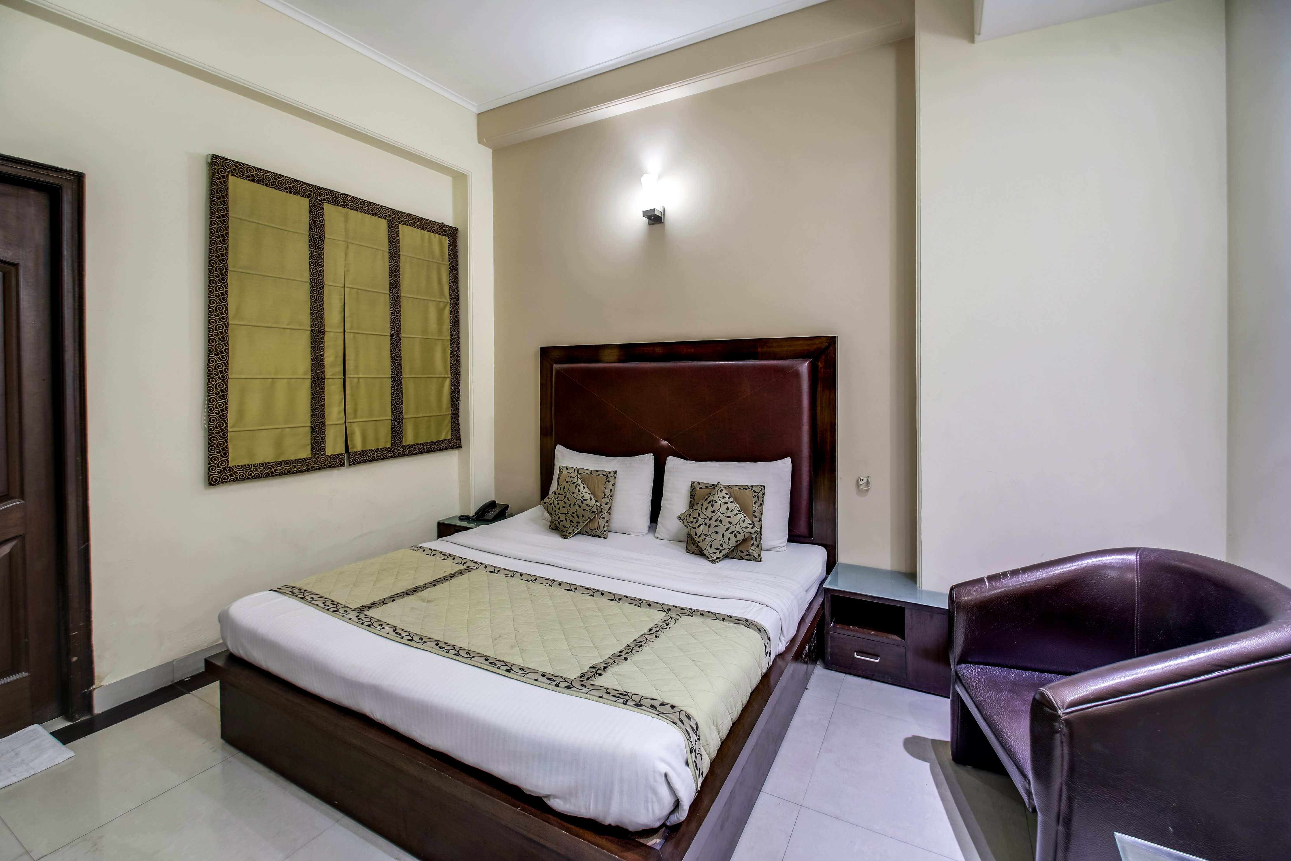 Lloyd Residency Room Type - Standard Room with Wifi