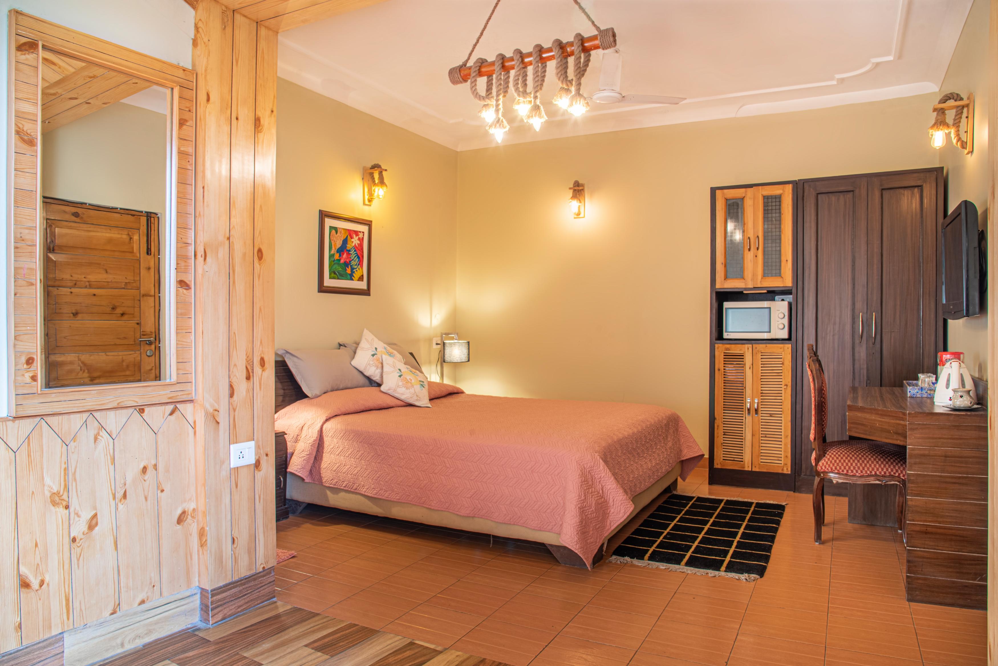Horizon Villa South | Rooms & Restaurant Room Type - Luxury Room (Partial View)