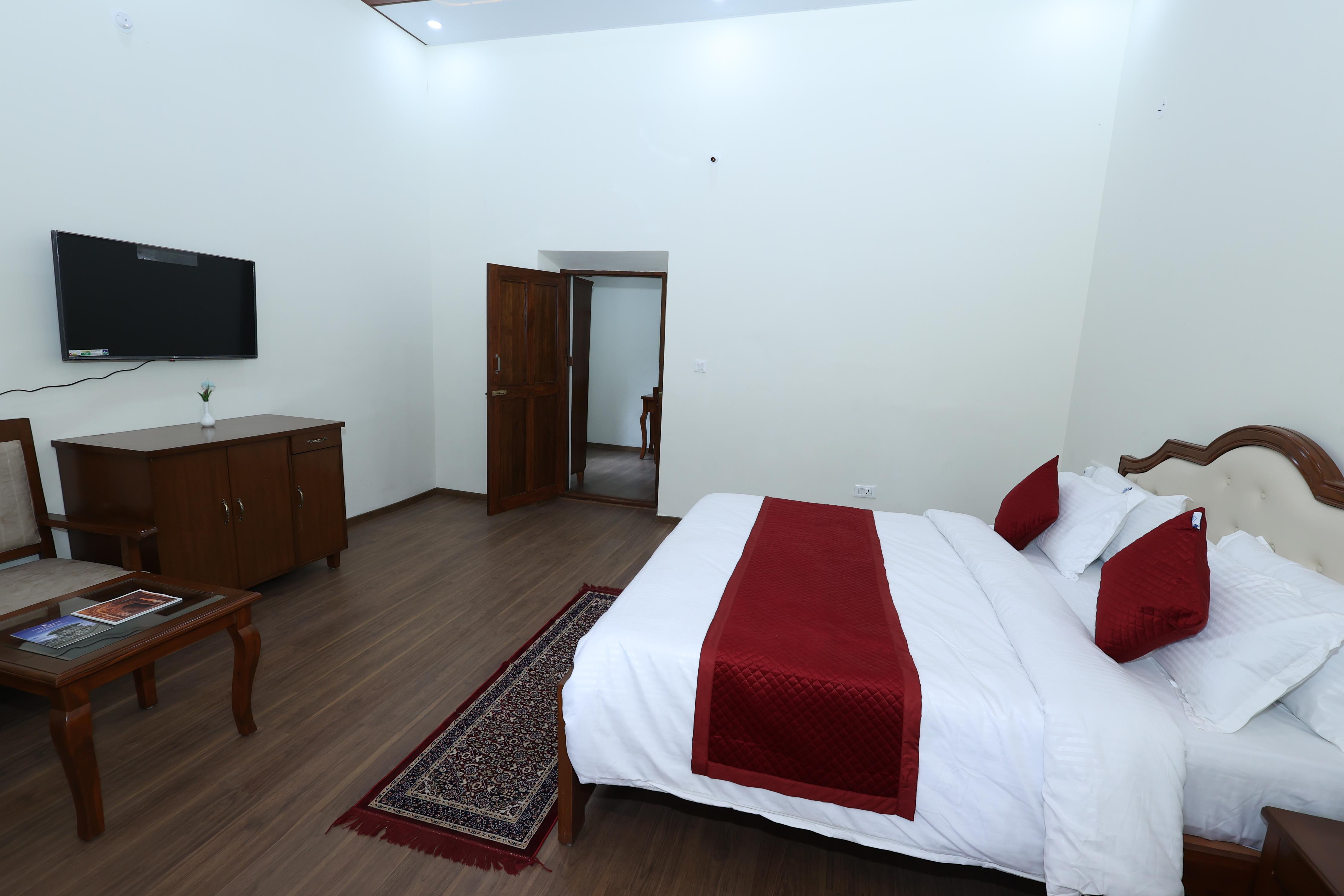 KSTDC Hotel Mayura Sudarshan Ooty Room Type - Heritage Suite (New Block)