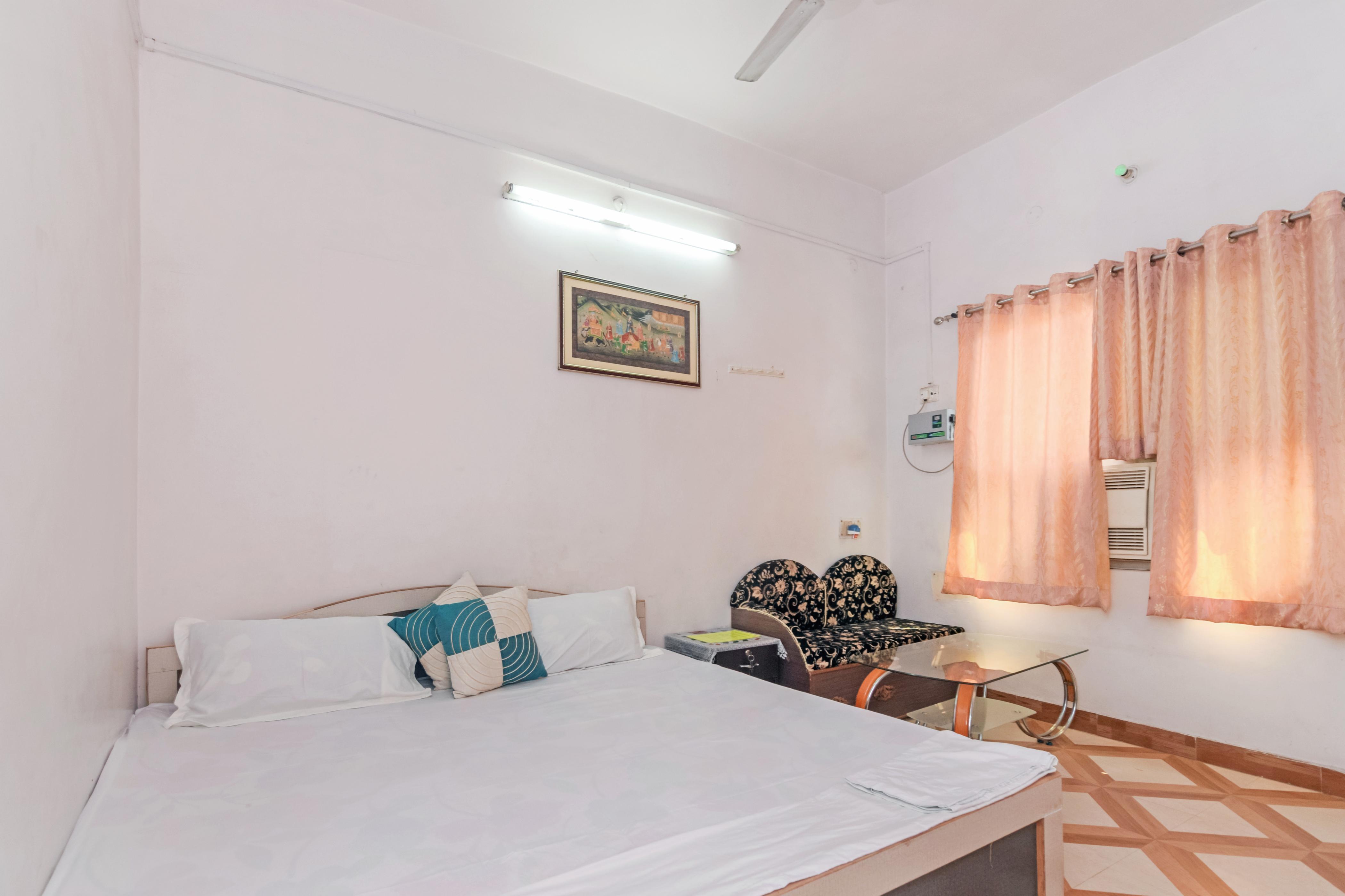 Kesher Paying Guest House Room Type - AC Room With Attached Bathroom