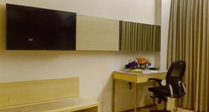 Vivanta Kolkata, EM Bypass Room Type - Deluxe Room city view king bed