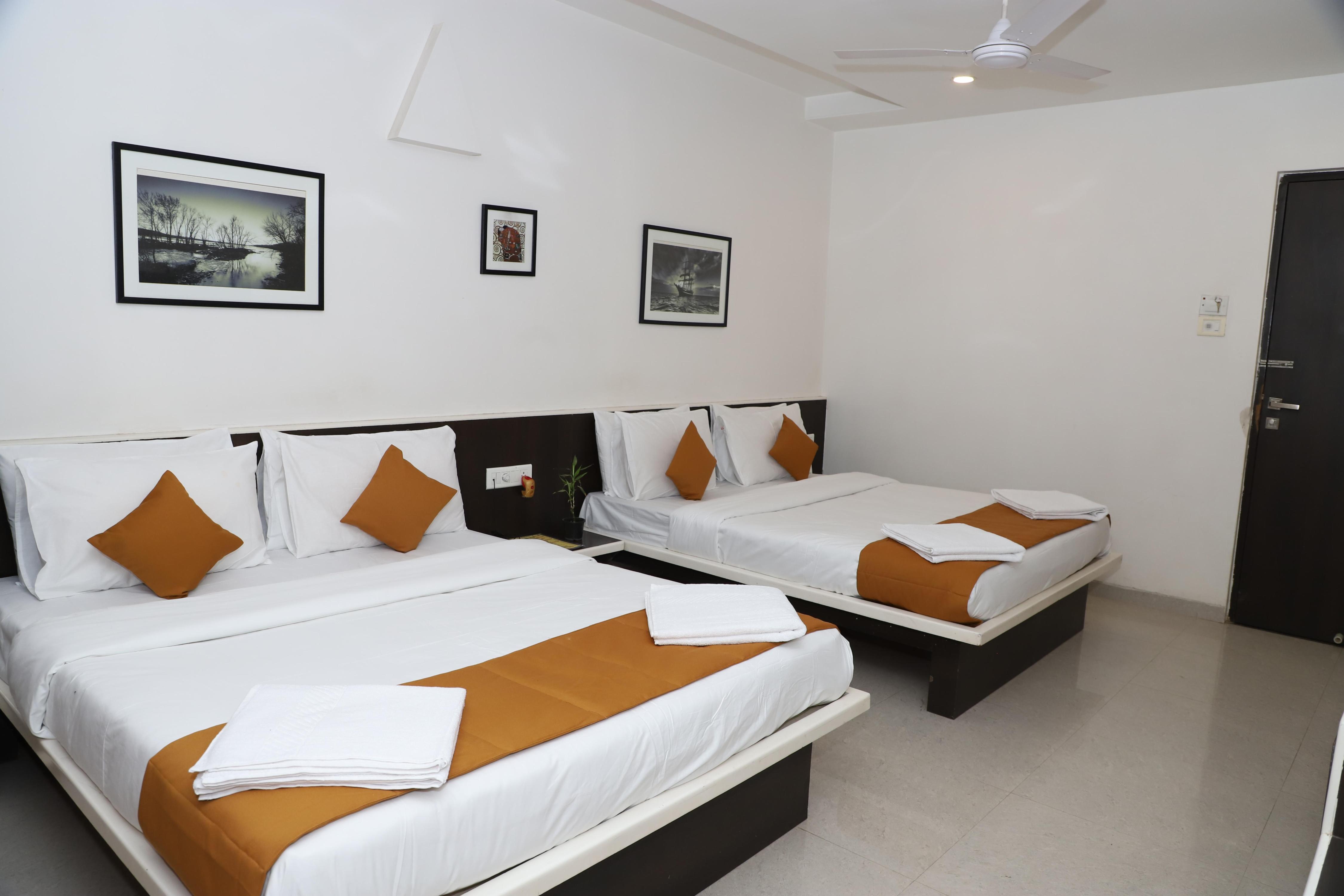 Hotel Sai Bansi (100 Meter from Saibaba Samadhi Temple) - Tap to explore photos