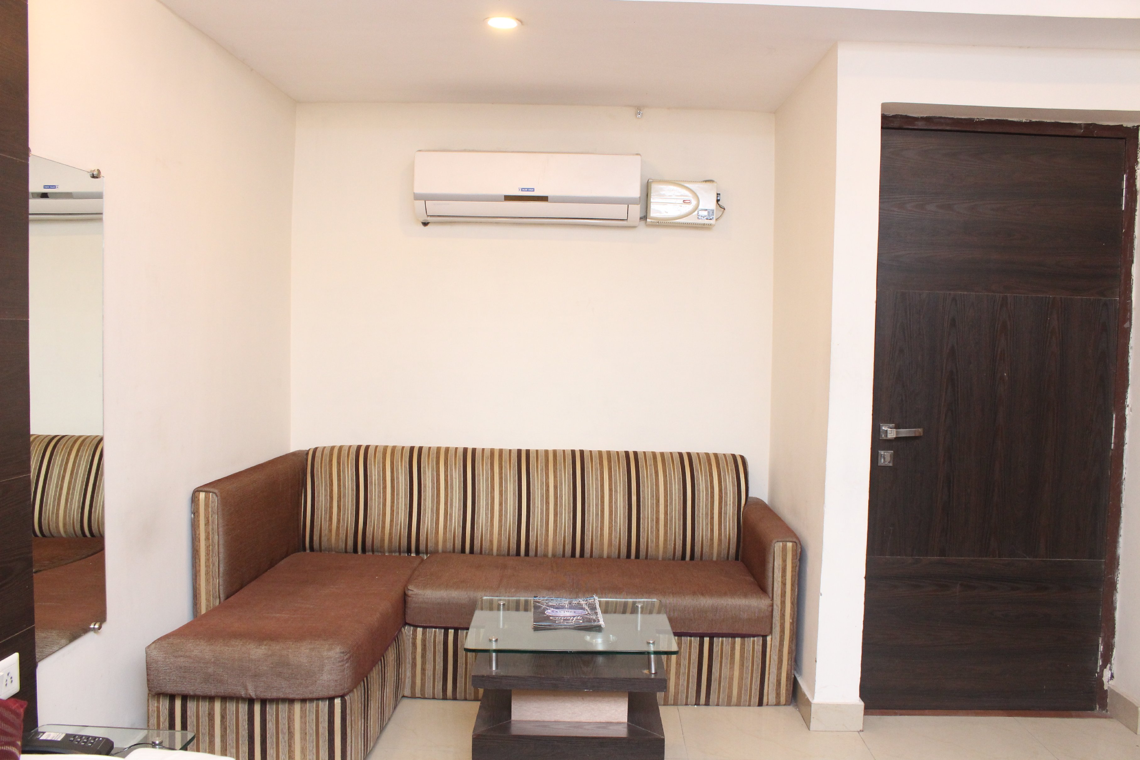 Hotel Galaxy Room Type - Royal Room