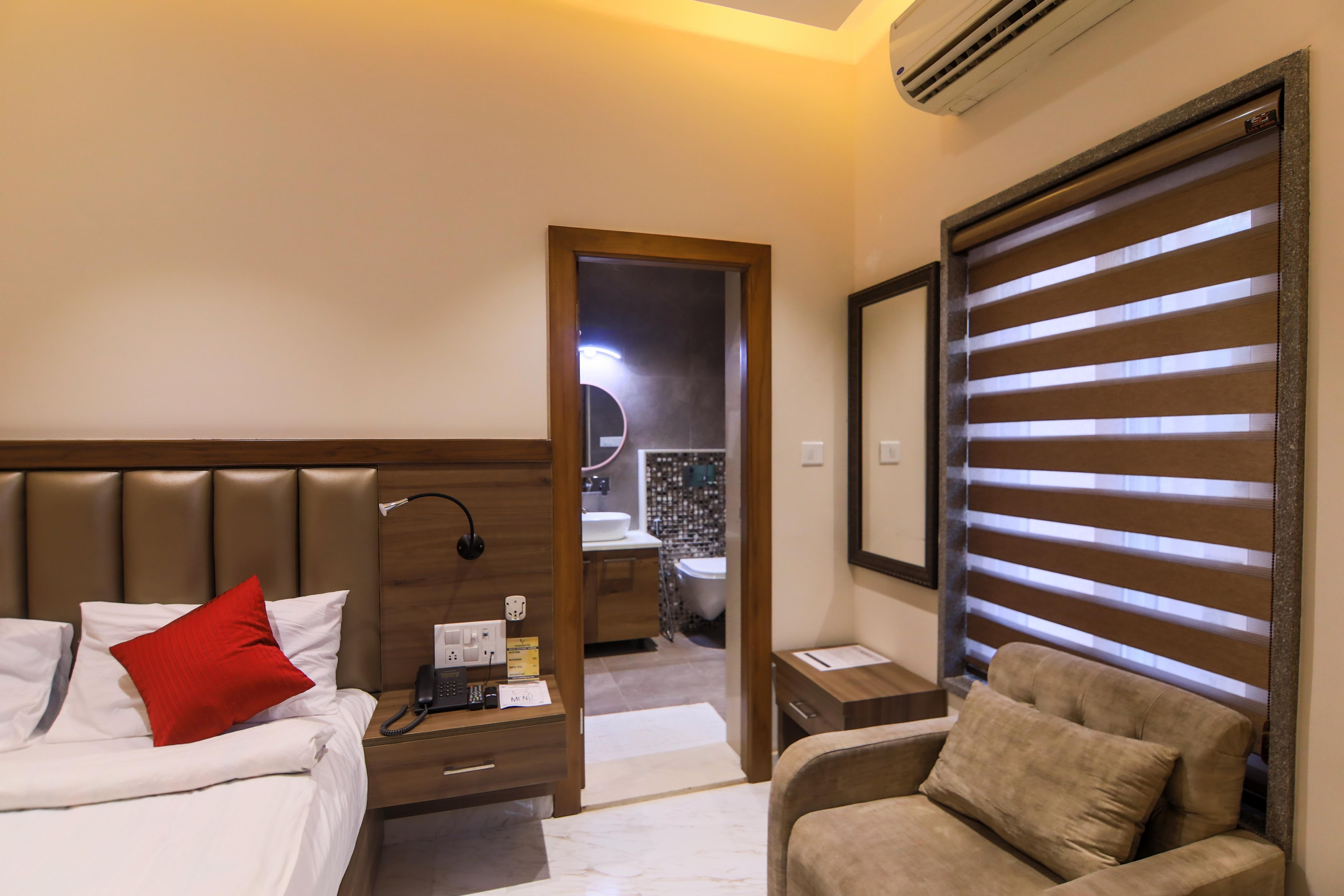 Vashishth Guest House (Behind Parmarth Niketan) - Tap to explore photos