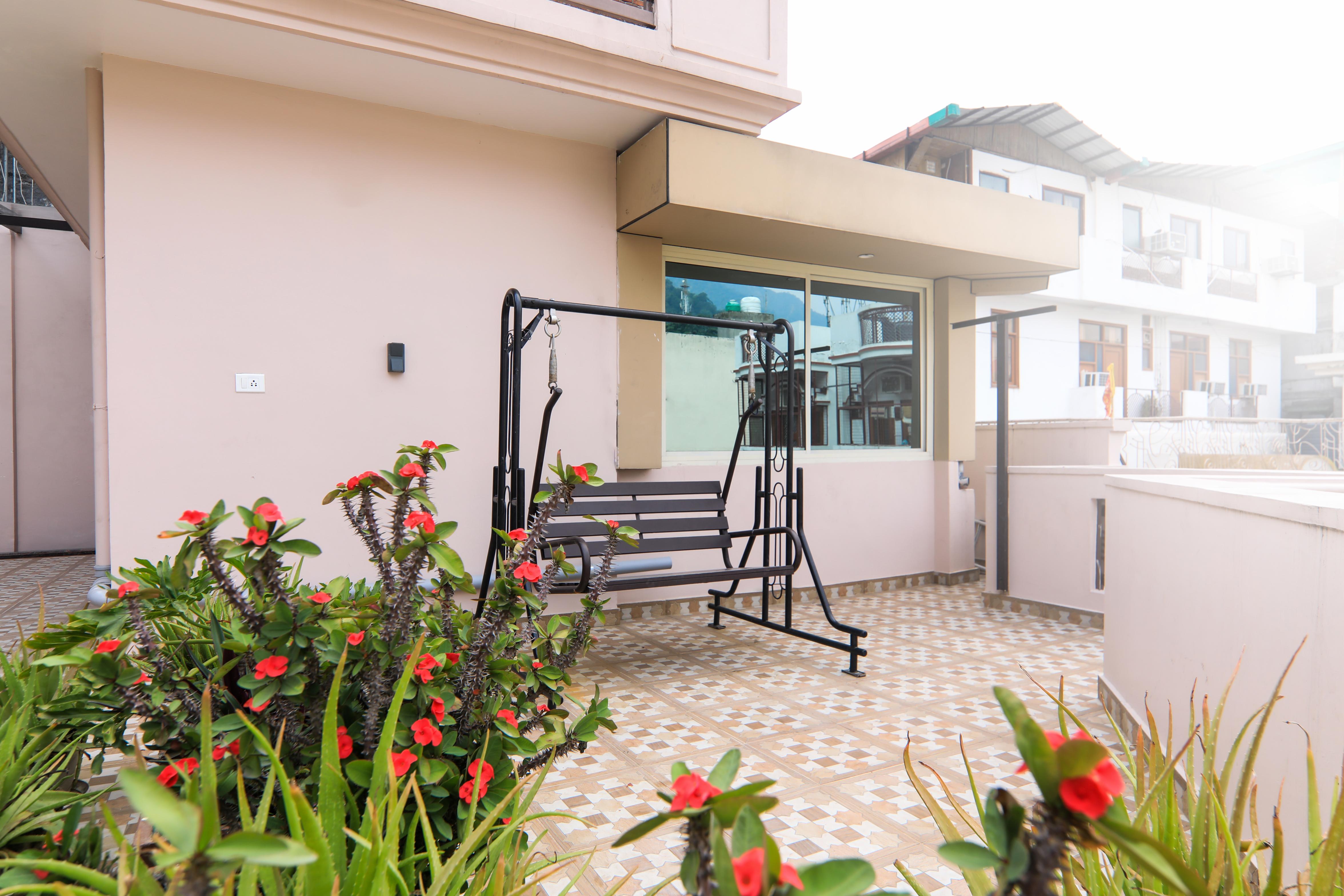 Vashishth Guest House (Behind Parmarth Niketan) - Tap to explore photos