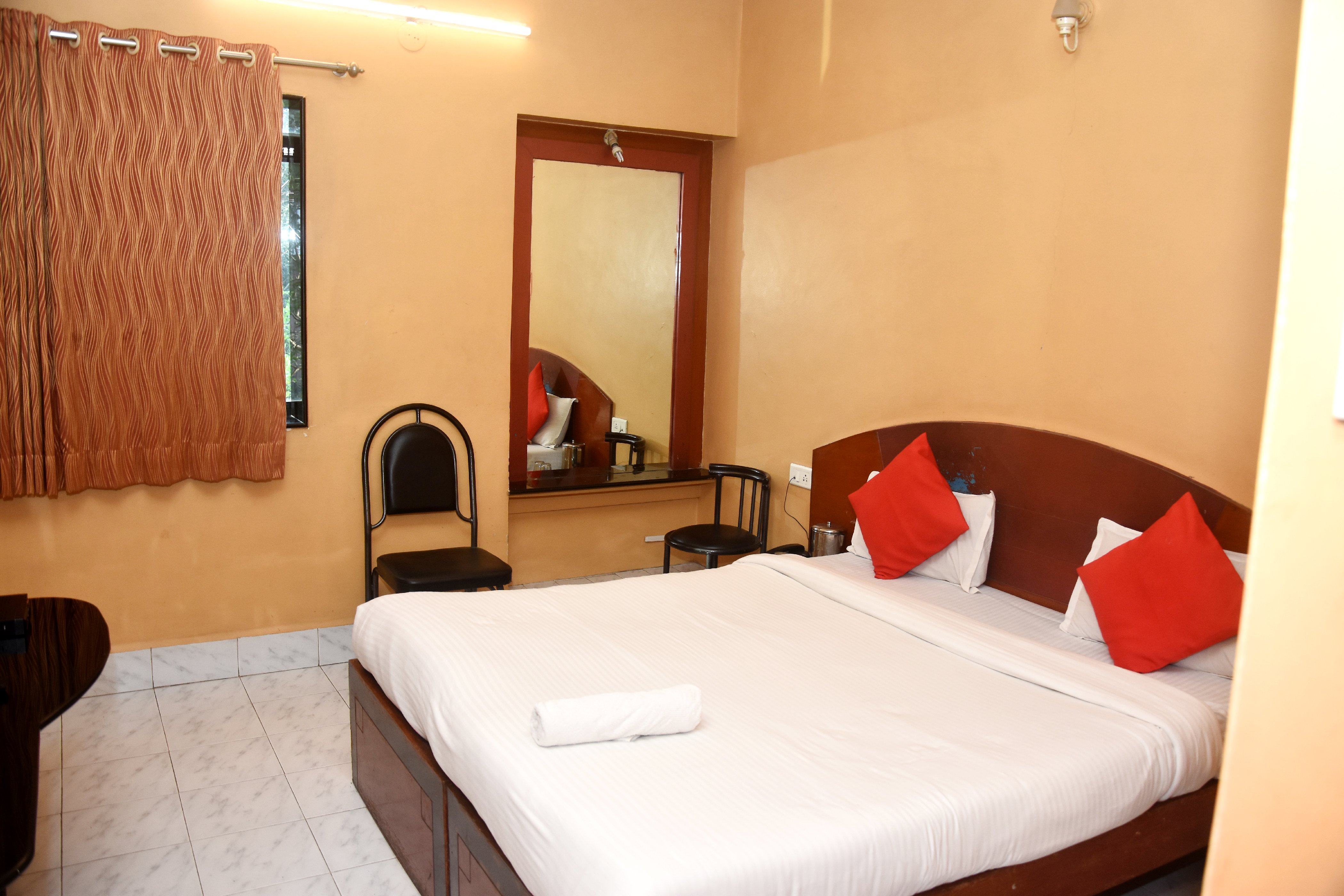 Hotel Suraj Room Type - Standard Non AC Room