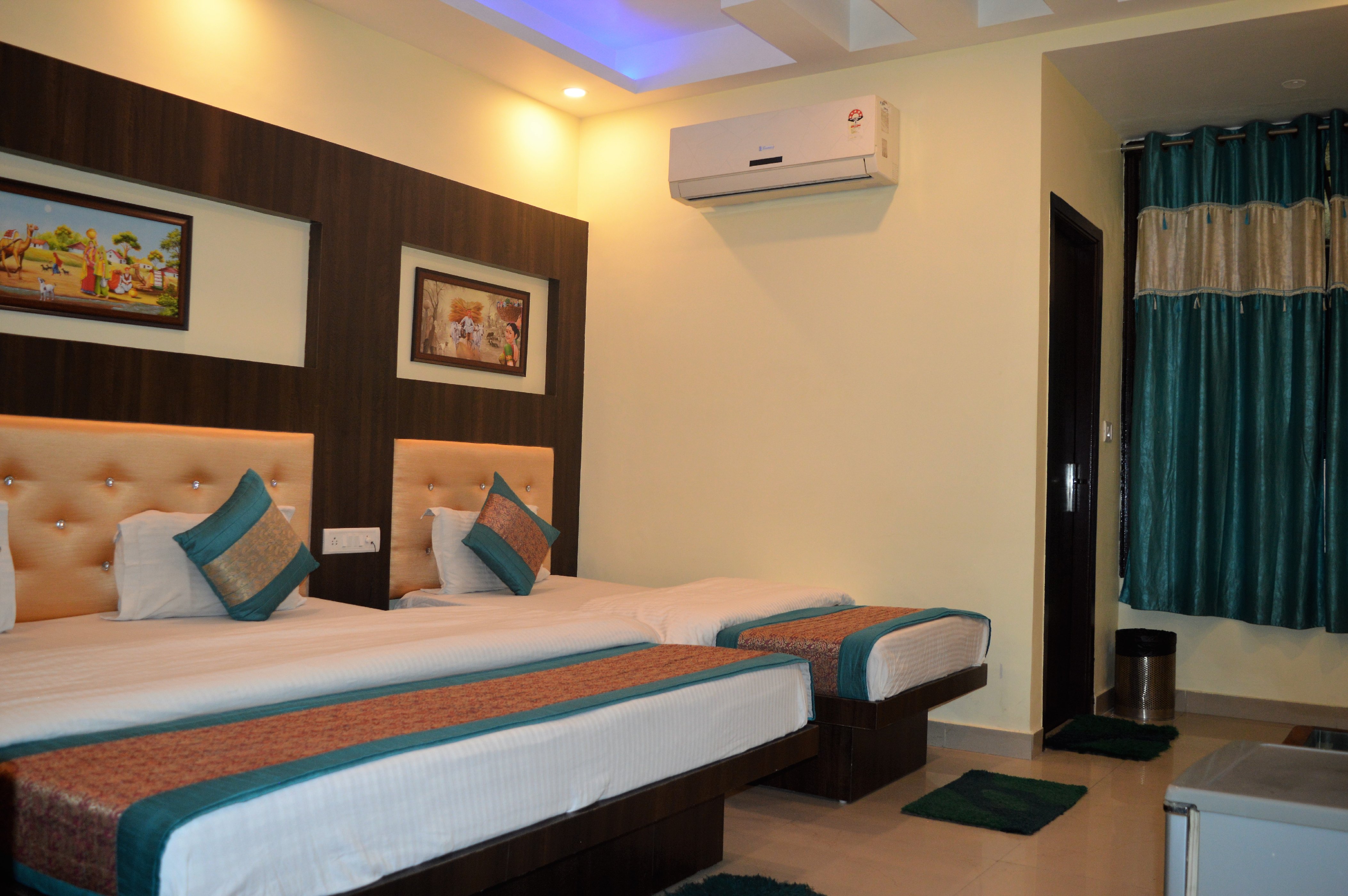 Hotel Cottage Ganga Inn Room Type - Super Deluxe Triple Room with Free wifi (Twin Bed) Hotel Cottage Ganga Inn Room Type - Super Deluxe Triple Room with Free wifi (Twin Bed)