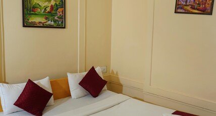 Hotel Suraj Classic Room Type - Deluxe Ac Room ( King Size)