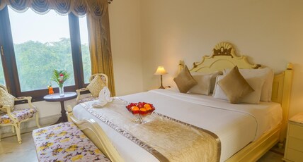 Devraj Villa By Fourkeys Hospitality Room Type - Honeymoon Suite with Jacuzzi and Private Sit out