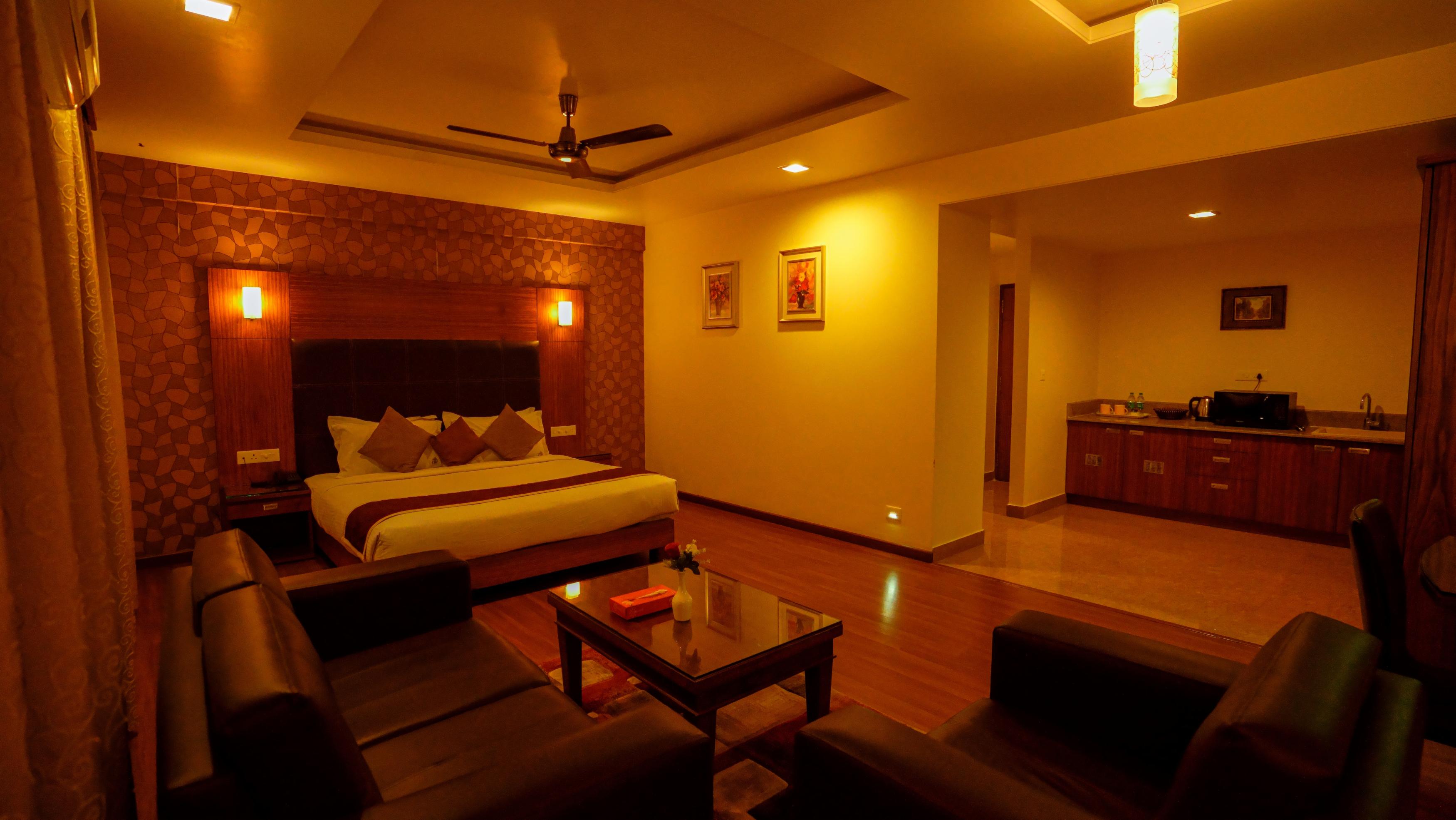 National Residency Room Type - Suite with Bath tub with city view