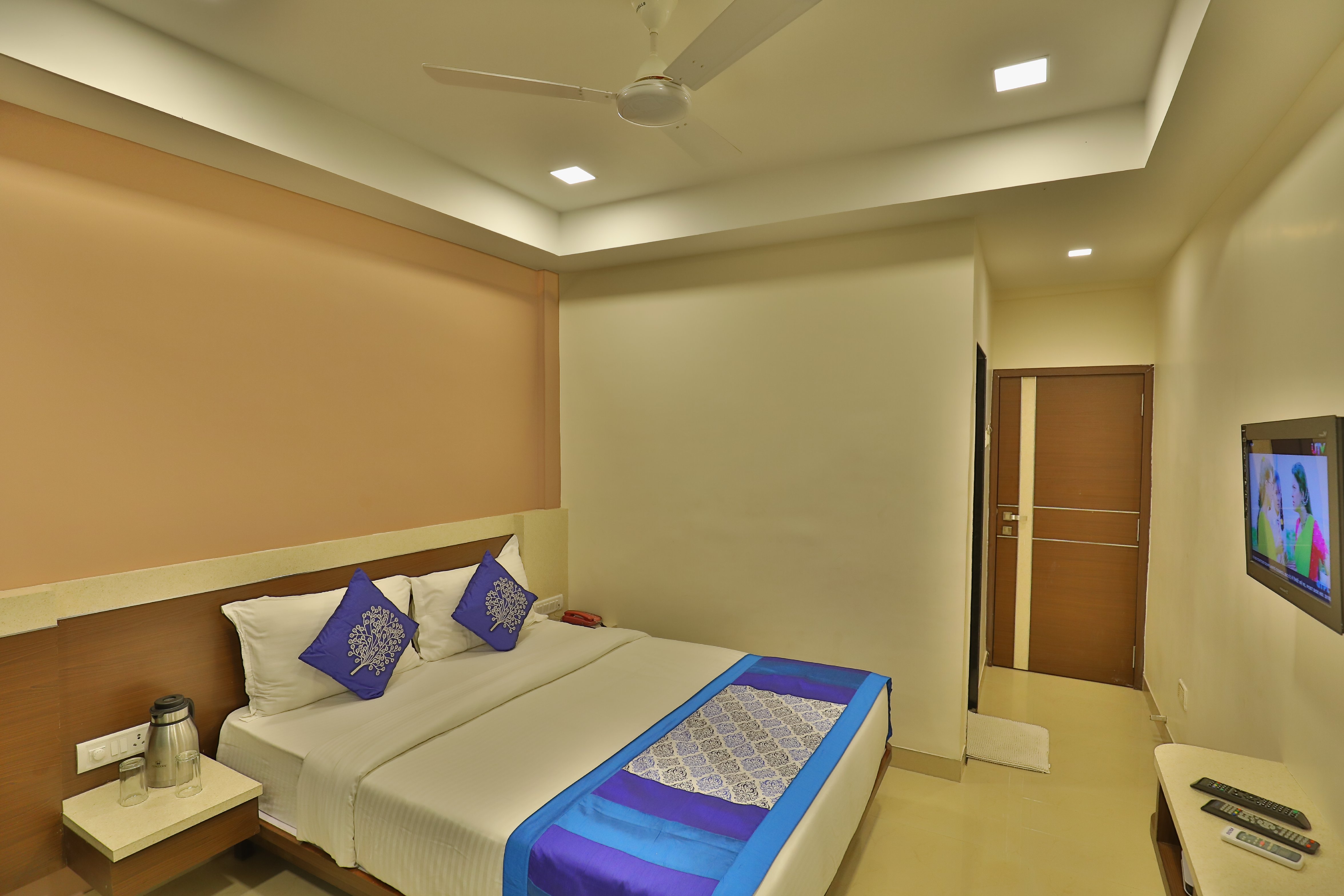 Hotel Dreamland Room Type - Super Deluxe AC Room Hotel Dreamland Room Type - Super Deluxe AC Room