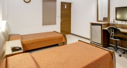 Hotel Centrepoint Room Type - Deluxe Double Room