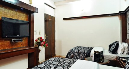 HOTEL ROMA DELUXE TWO MINUTES DISTANCE FROM NEW DELHI RAILWAY STATION Room Type - Deluxe Triple Room