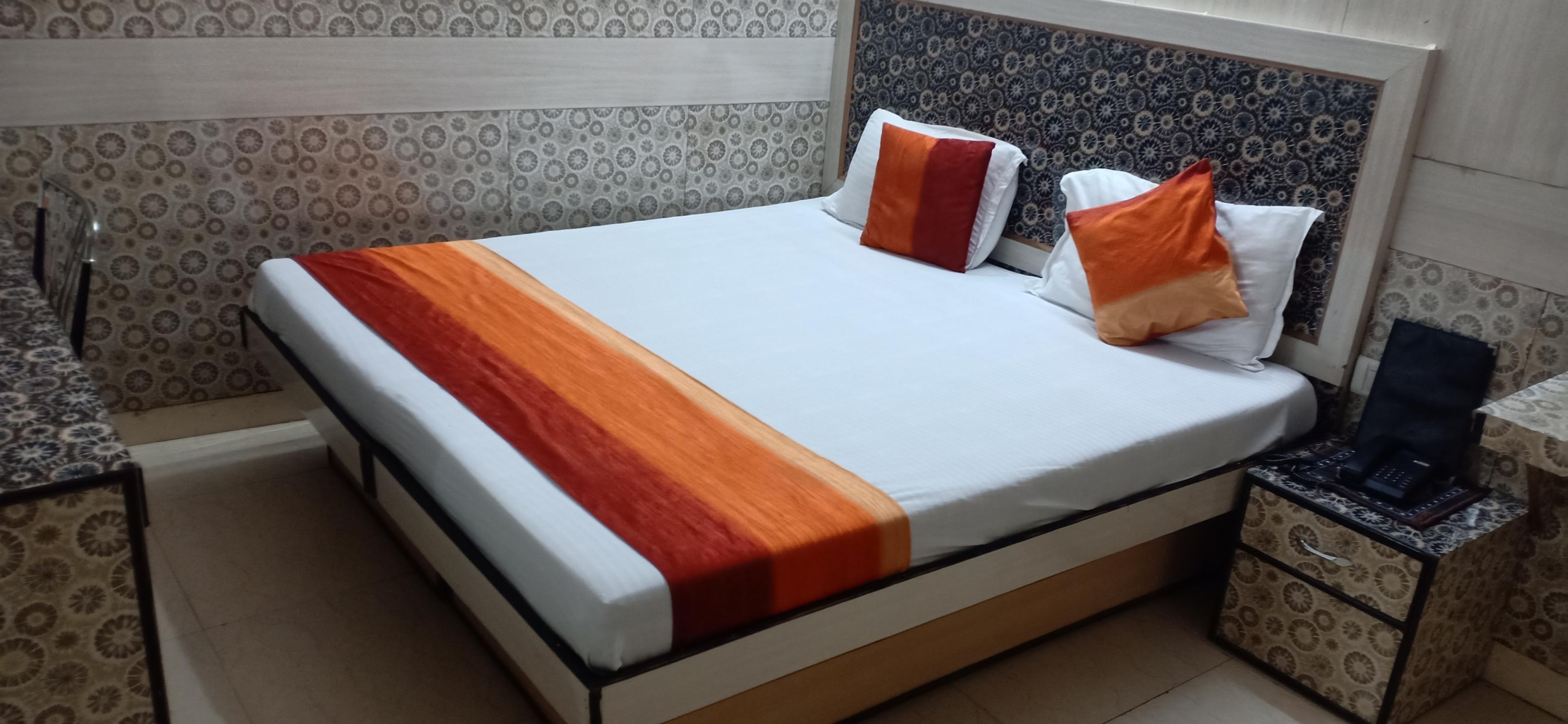 Hotel Su Shree Continental - Tap to explore photos