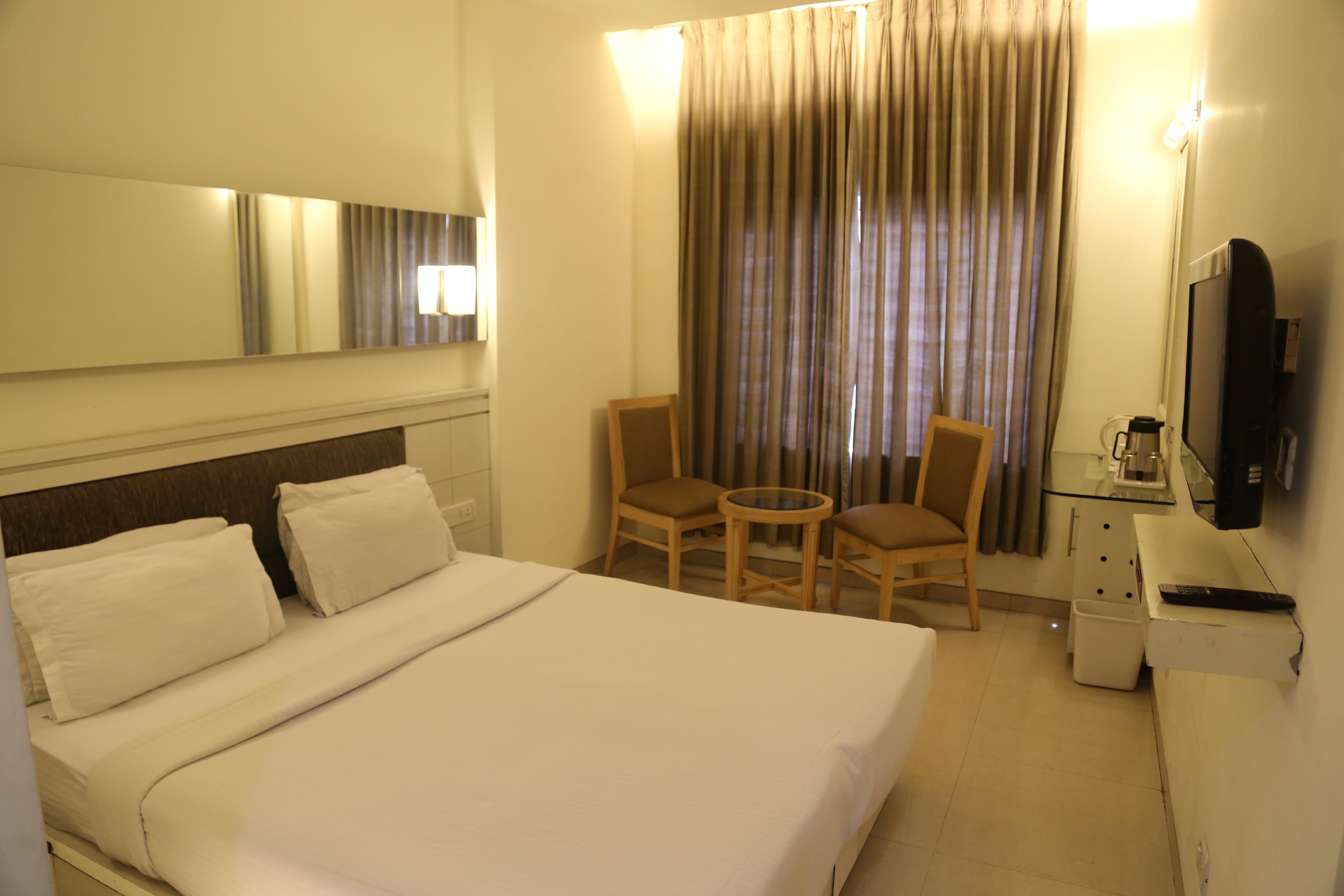 Hotel Southern Regency - Karol Bagh - Tap to explore photos